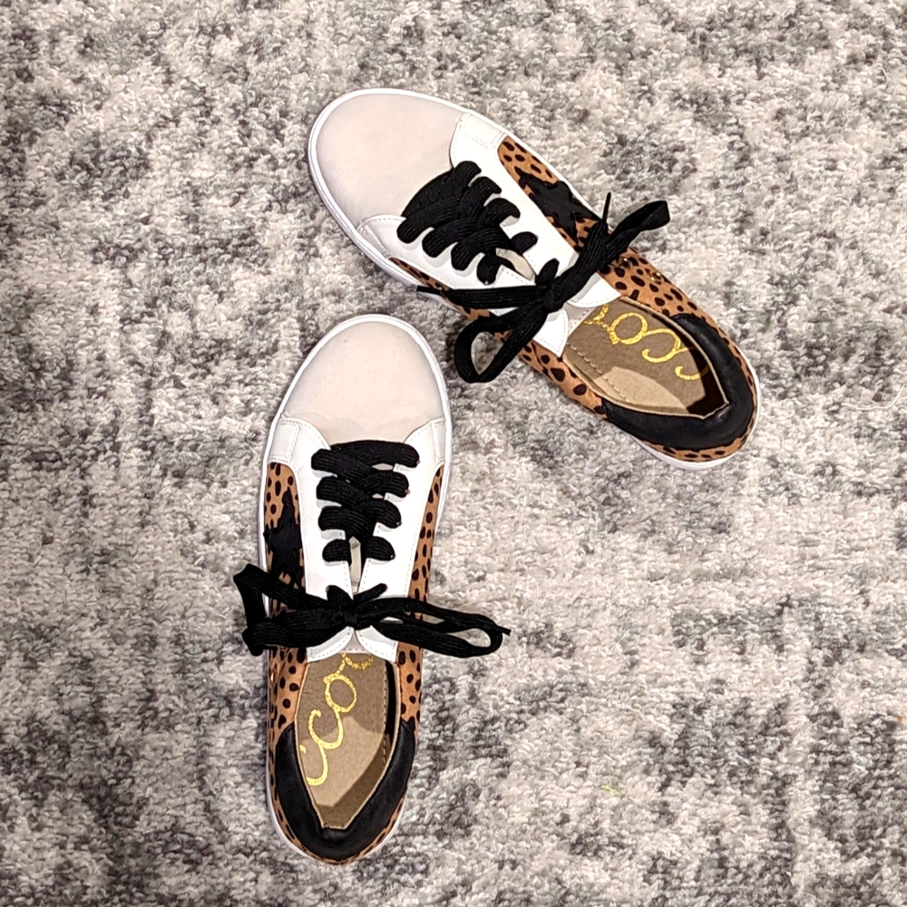 Two-Patterned Walking Shoes SZ 7